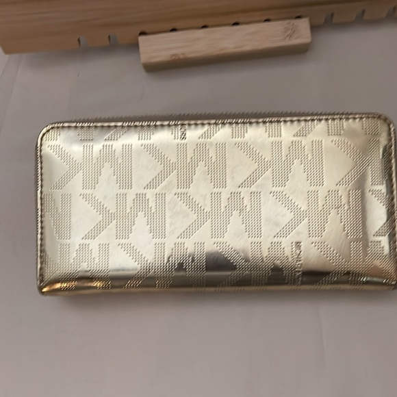 Michael Kors Zip Wallet - Picture 3 of 12